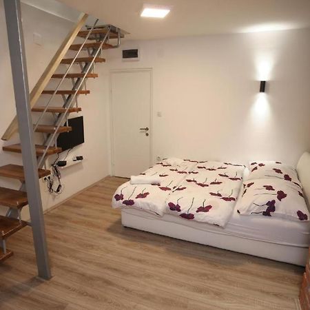 Apartments Rooms Paromlin Centar ซาเกร็บ ภายนอก รูปภาพ