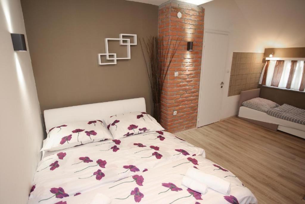 Apartments Rooms Paromlin Centar ซาเกร็บ ภายนอก รูปภาพ